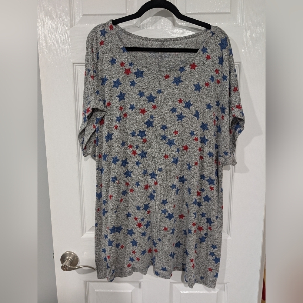 Lane Bryant Gray Star Patterned Short Sleeve Tunic in Size 22/24 (3X)